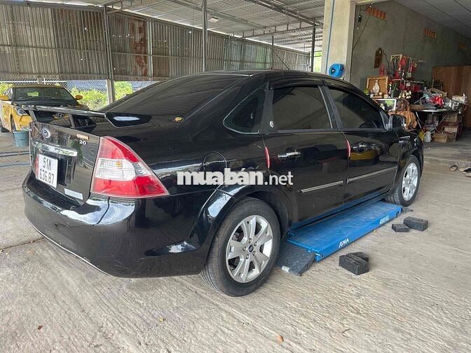 Ford Focus 2011 bản 2.0