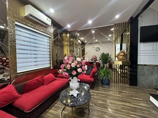 Bán nhà phố Nguyễn Chí Thanh, Đống Đa 45m, 6t, mt 4.2m. Giá: 20.2 tỷ