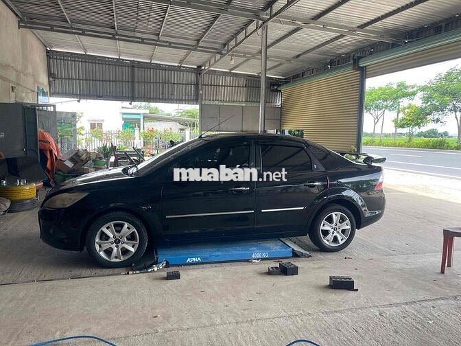 Ford Focus 2011 bản 2.0