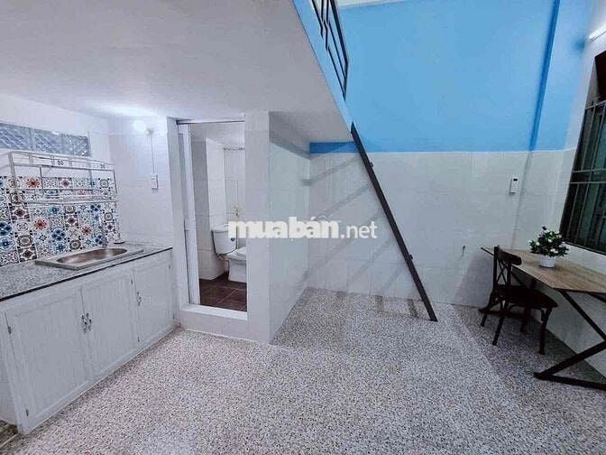 Phòng gác,dt 30m2, gần đại học ngân hàng