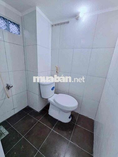 Phòng gác,dt 30m2, gần đại học ngân hàng