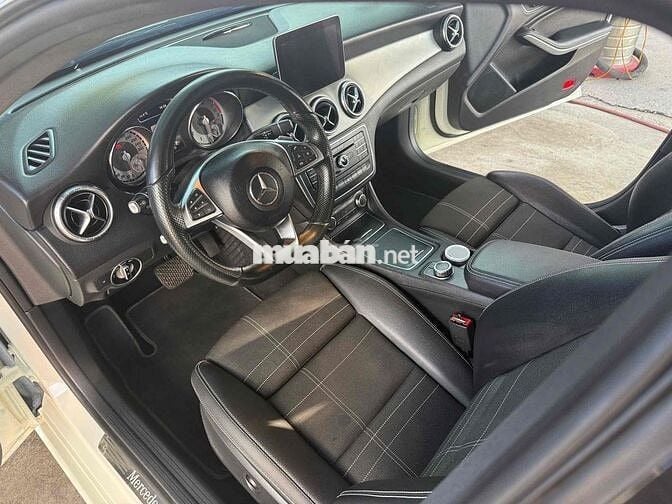 Mercedes CLA 200 Trắng 70.000 km