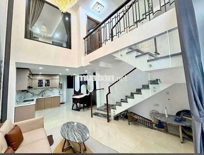 Cho thuê nguyên căn siêu phẩm nhà phố Mới, đường Nguyên Hồng P1 GV 