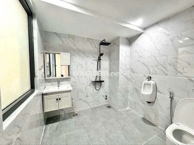 Cho thuê nguyên căn siêu phẩm nhà phố Mới, đường Nguyên Hồng P1 GV 