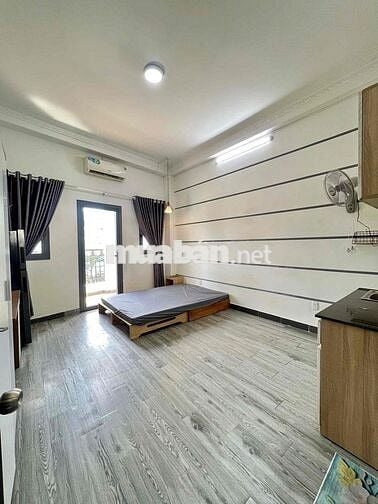 STUDIO BAN CÔNG FULL NỘI THẤT NGAY BỜ KÈ - Q3