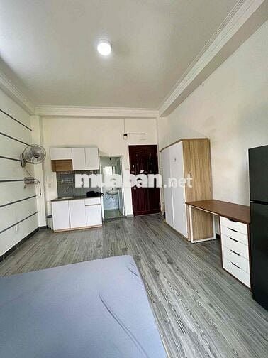 STUDIO BAN CÔNG FULL NỘI THẤT NGAY BỜ KÈ - Q3