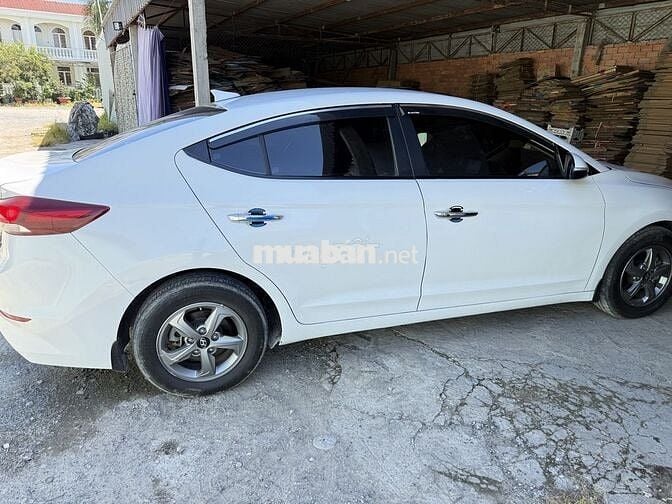 Hyundai Elantra 2018 Số sàn Trắng.