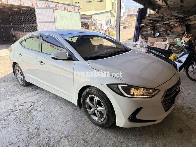 Hyundai Elantra 2018 Số sàn Trắng.