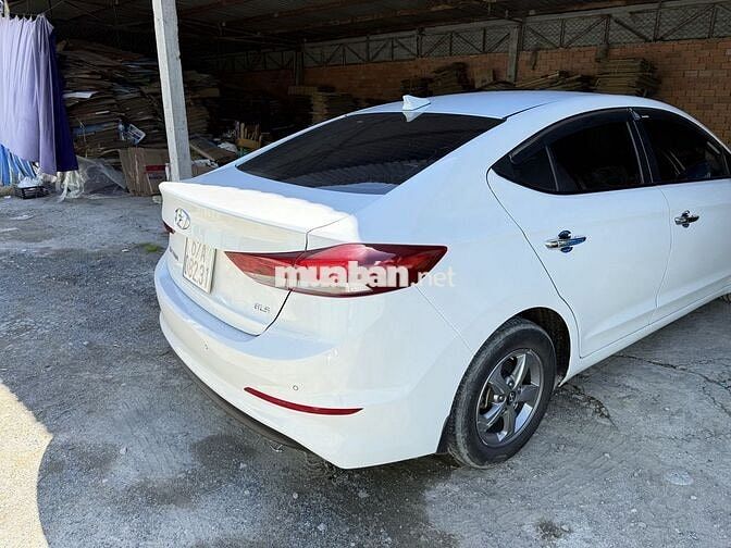 Hyundai Elantra 2018 Số sàn Trắng.