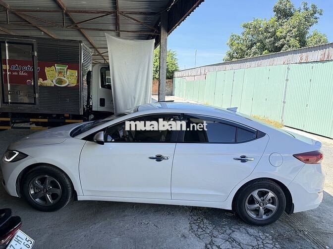Hyundai Elantra 2018 Số sàn Trắng.