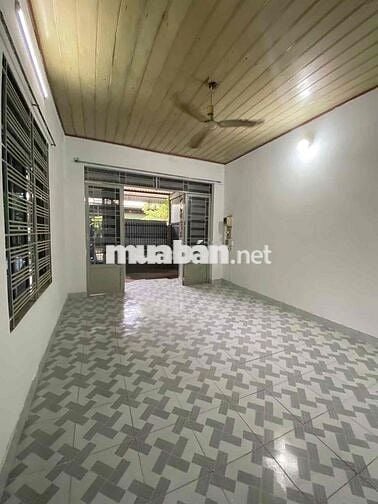 CHO THUÊ NHÀ XƯỞNG 8x28 13TR - SÁT CHỢ ĐẦU MỐI - ĐIỆN 3PHA - ĐƯỜNG LON