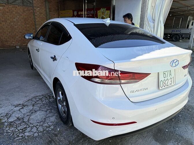 Hyundai Elantra 2018 Số sàn Trắng.