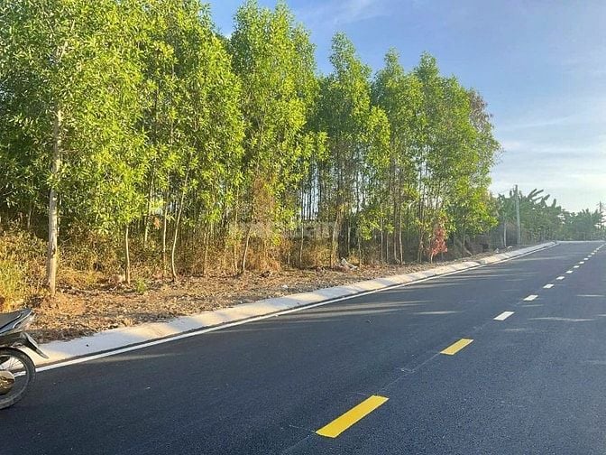 Cần bán gấp đất 2 mặt tiền đường nhựa lớn cách trung tâm hành hương