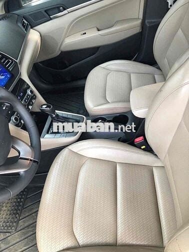 Hyundai Elantra Trắng 5 chỗ Số tự động