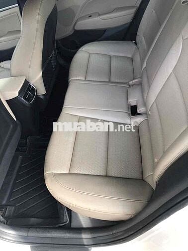 Hyundai Elantra Trắng 5 chỗ Số tự động
