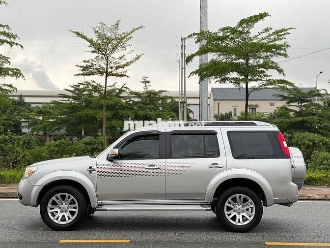 Ford Everest 2013 Form 2014 7 chỗ Dầu Bạc