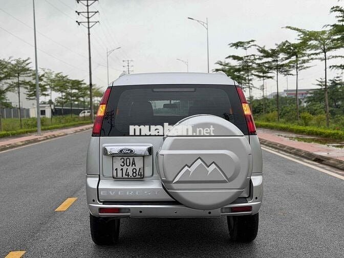 Ford Everest 2013 Form 2014 7 chỗ Dầu Bạc