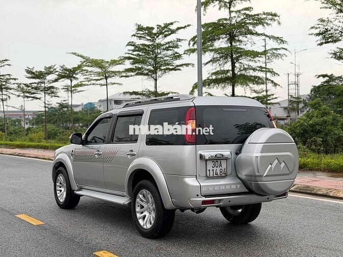 Ford Everest 2013 Form 2014 7 chỗ Dầu Bạc