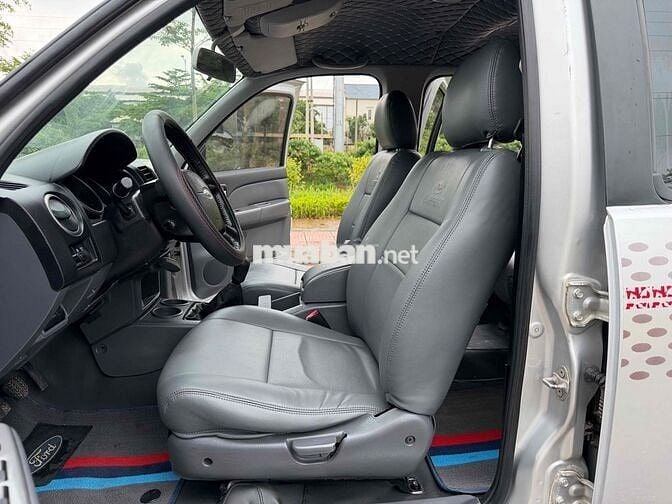 Ford Everest 2013 Form 2014 7 chỗ Dầu Bạc