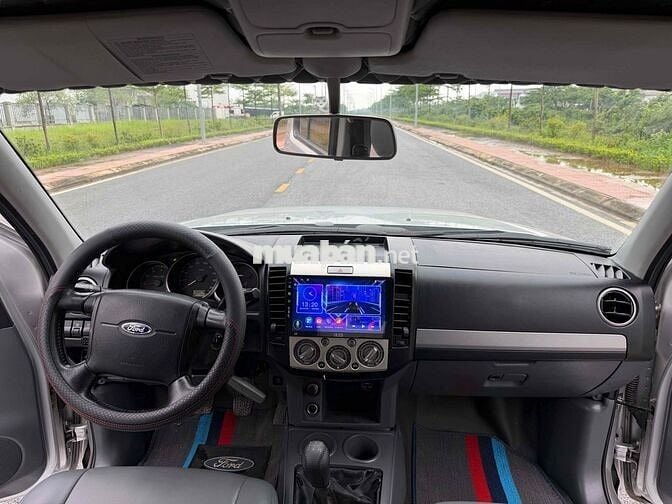 Ford Everest 2013 Form 2014 7 chỗ Dầu Bạc