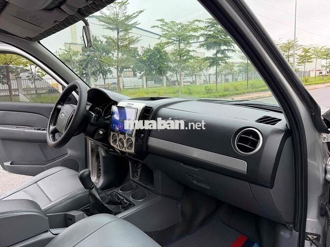 Ford Everest 2013 Form 2014 7 chỗ Dầu Bạc