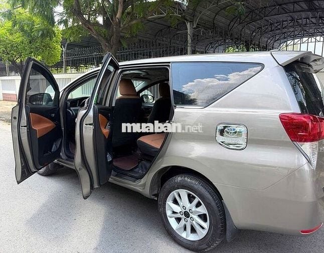 Toyota Innova 2019 E Đồng ánh kim ngay chủ : 388tr