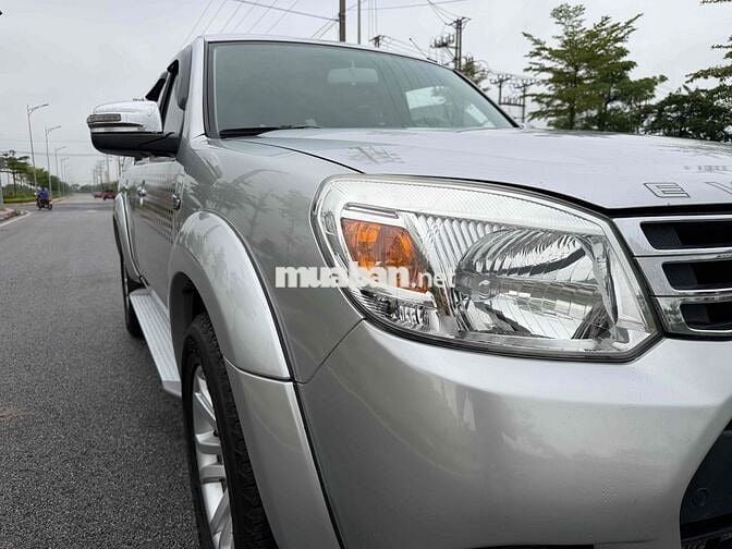 Ford Everest 2013 Form 2014 7 chỗ Dầu Bạc