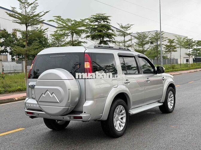 Ford Everest 2013 Form 2014 7 chỗ Dầu Bạc