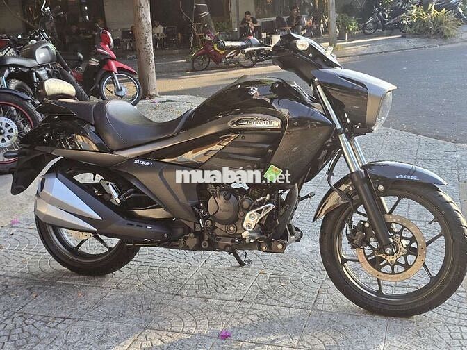 Suzuki Intruder 4000km màu Đen