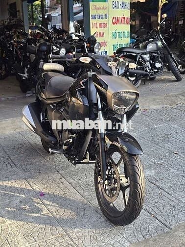 Suzuki Intruder 4000km màu Đen