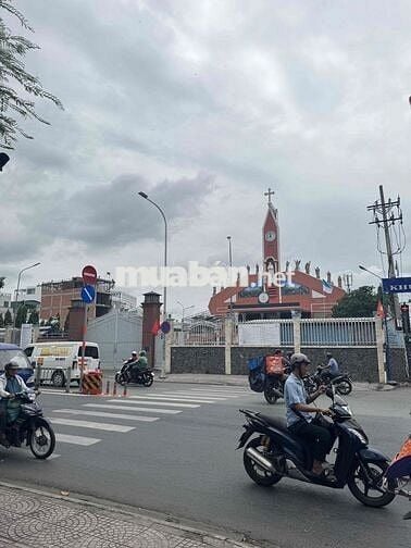 Nhà Lê Đức Thọ ngay giáo xứ Nữ Vương Hoà Bình (dt:5x15m 2 lầu sân rộng