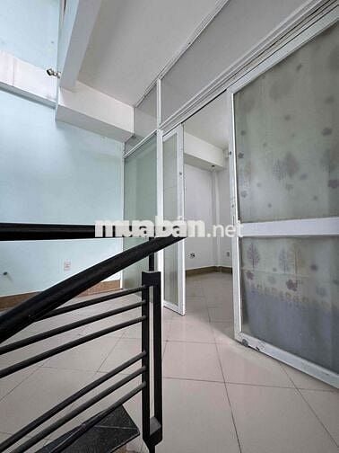Nhà Lê Đức Thọ ngay giáo xứ Nữ Vương Hoà Bình (dt:5x15m 2 lầu sân rộng