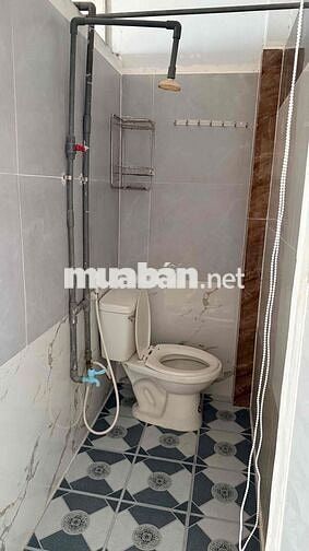 phòng cho thuê wc riêng, cổng riêng an ninh. Gần cầu tham lương