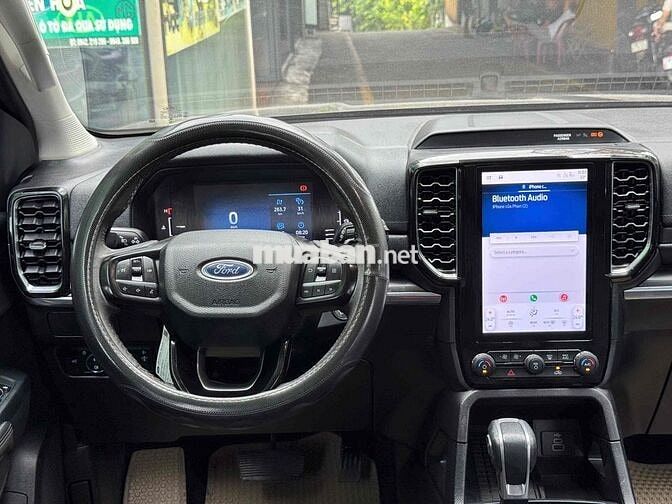 Ford Everest Sport 2023 Đen 3v8