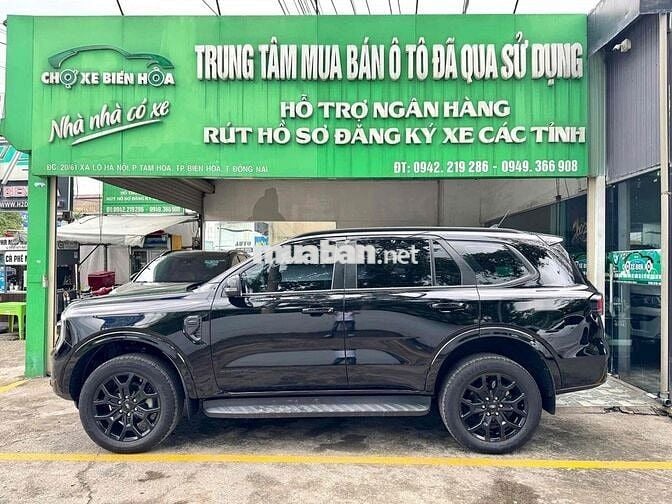 Ford Everest Sport 2023 Đen 3v8