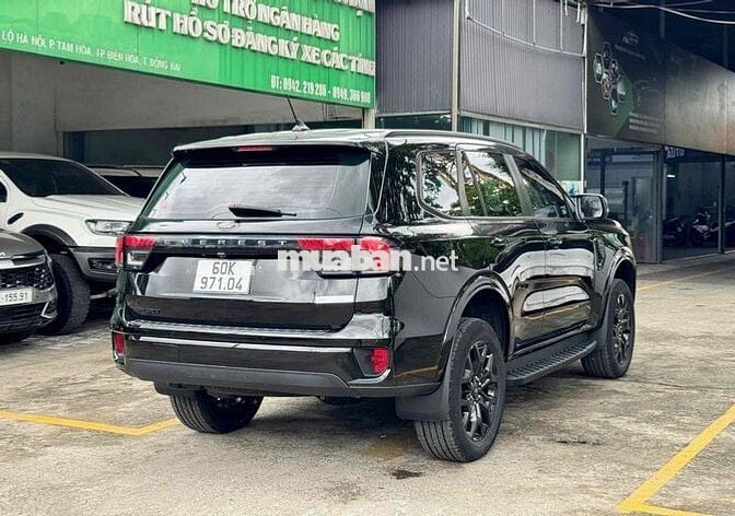 Ford Everest Sport 2023 Đen 3v8