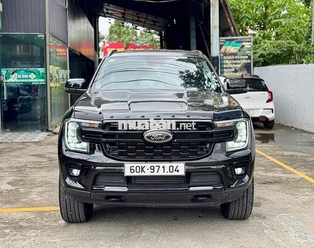 Ford Everest Sport 2023 Đen 3v8
