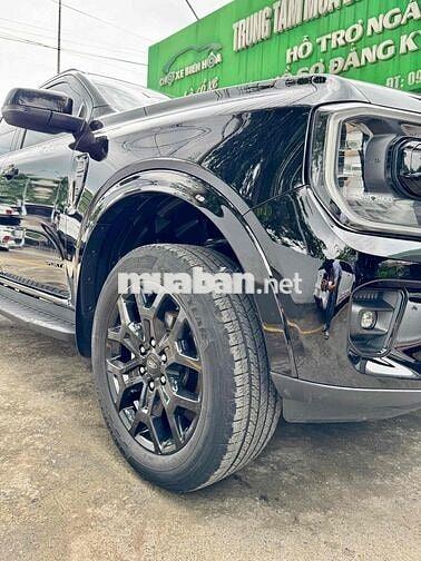 Ford Everest Sport 2023 Đen 3v8