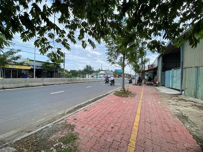 Cần bán 5000m2 (có 2600m2 thổ cư) đất MT Nguyễn Cửu Phú, Tân Kiên