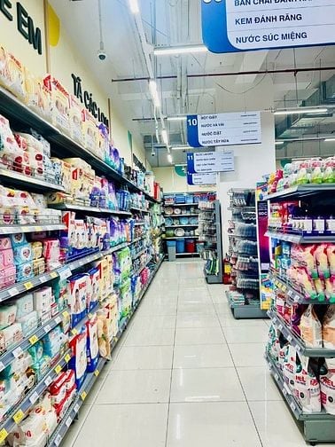 Quầy Hàng Mới Khai Trương cần 5 bạn Trực Quầy hàng Hóa Mỹ Phẩm 