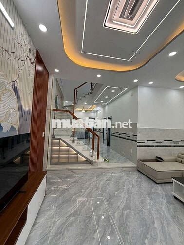 BÁN NHÀ HÓC MÔN - 2 TẦNG ĐẸP LUNG LINH - Ô TÔ ĐẬU CỬA - DT KHỦNG 
