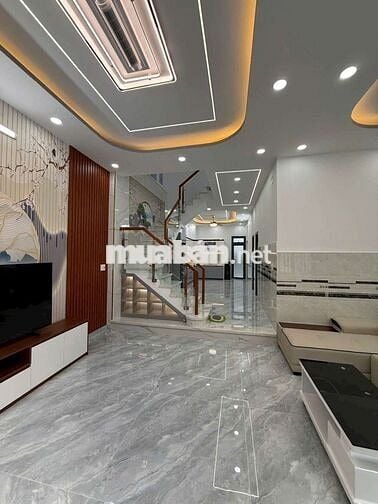 BÁN NHÀ HÓC MÔN - 2 TẦNG ĐẸP LUNG LINH - Ô TÔ ĐẬU CỬA - DT KHỦNG 