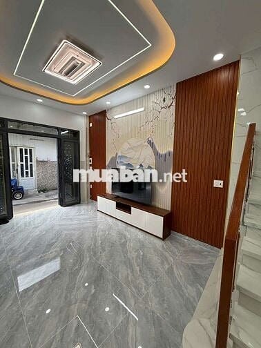 BÁN NHÀ HÓC MÔN - 2 TẦNG ĐẸP LUNG LINH - Ô TÔ ĐẬU CỬA - DT KHỦNG 