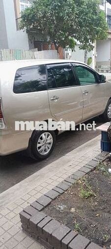 Toyota Innova 2011 Vàng cát 7 chỗ