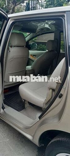 Toyota Innova 2011 Vàng cát 7 chỗ