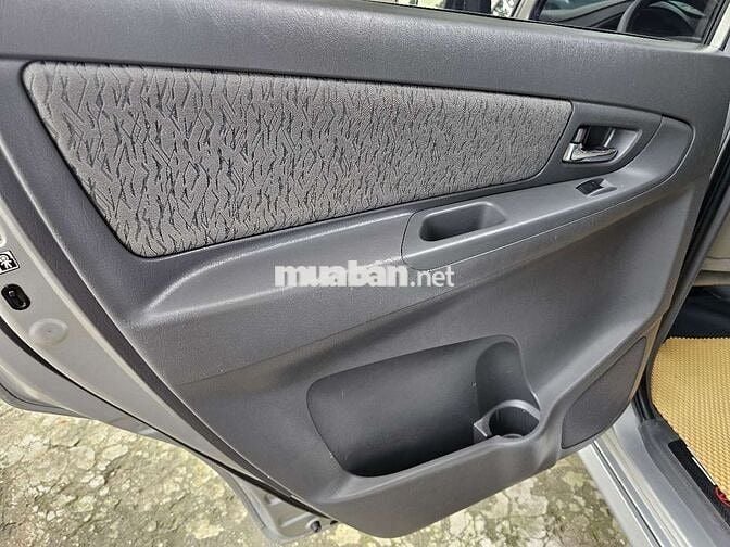 Toyota Innova 2.0E MT 2013 Số sàn Bạc 14 vạn