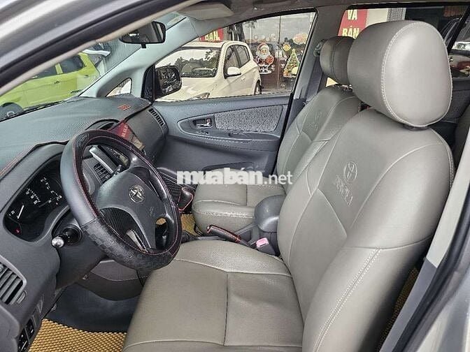 Toyota Innova 2.0E MT 2013 Số sàn Bạc 14 vạn