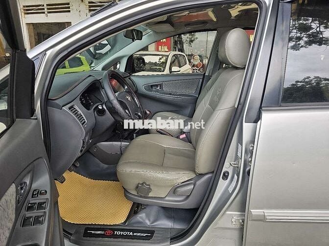 Toyota Innova 2.0E MT 2013 Số sàn Bạc 14 vạn