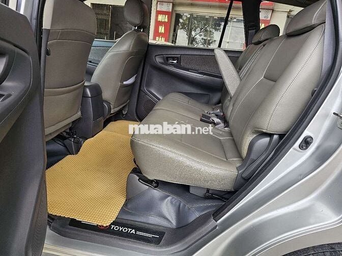 Toyota Innova 2.0E MT 2013 Số sàn Bạc 14 vạn