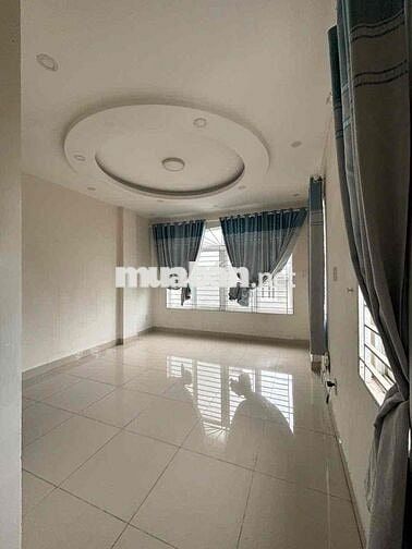 Nhà 3 tầng + sân vườn hẻm xe hơi đường Hiệp Bình